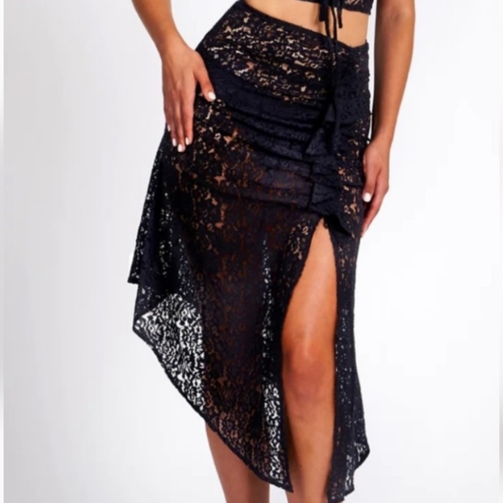 Miss Circle New York Black Lace Ruffle Slit Skirt. Size M